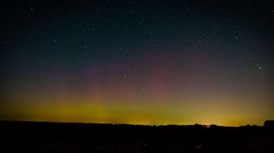 Воронежцы вторую ночь делятся кадрами северного сияния