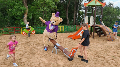 В репьевском хуторе Прилужный впервые открыли детскую площадку