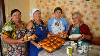 «Когда ребята едят наши пирожки, вспоминают свой дом». Как жительницы Воронежской области помогают участникам СВО