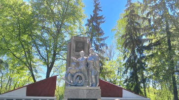 Скульптуру «Все для победы» заменили на воинском захоронении в каменском селе Марки