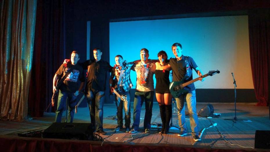 Верхнемамонские рок-музыканты дали благотворительный концерт против СПИДа