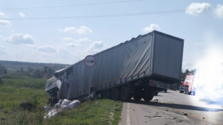 В Воронежской области столкнулись 2 КамАЗа: погиб мужчина