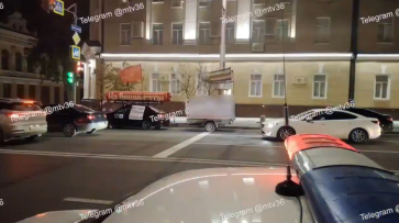 В Воронеже заметили машину с ракетой «На Вашингтон»: видео