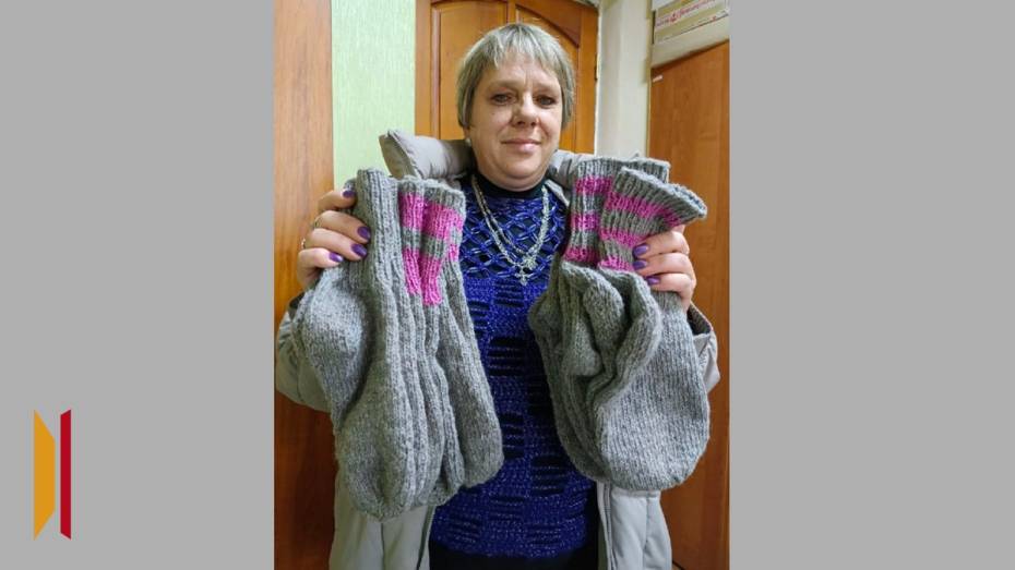 Хохольские волонтеры связали носки для участников СВО