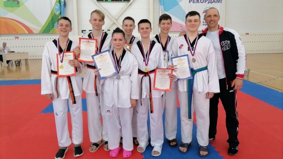 Калачеевские тхэквондисты завоевали 10 медалей на двух соревнованиях в области