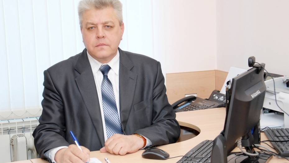 Руководитель бутурлиновского филиала МФЦ получил награду из рук Алексея Гордеева