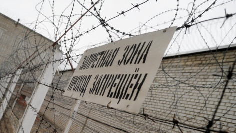 Экс-сотрудник воронежской колонии пойдет под суд за 20 переданных зэкам телефонов
