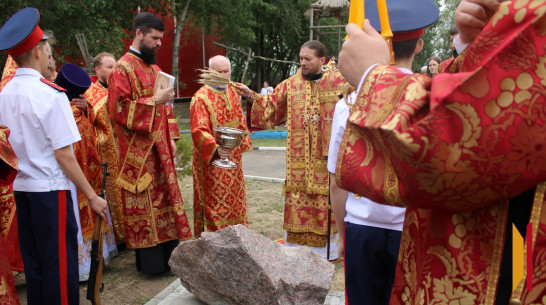 В верхнемамонском селе Гороховка освятили закладной камень на месте будущего храма