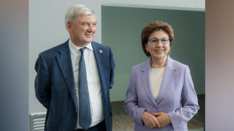 Губернатор Воронежской области поздравил с юбилеем зампреда Совета Федерации Галину Карелову