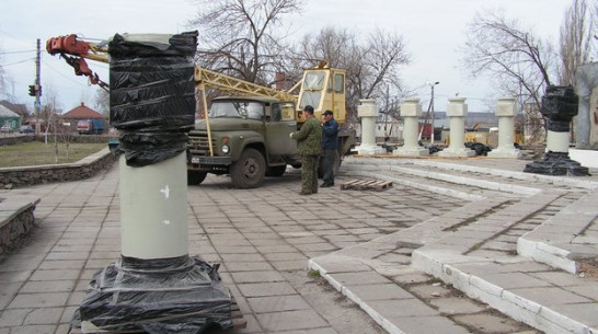 В Бутурлиновке реставрируют аллею Героев 