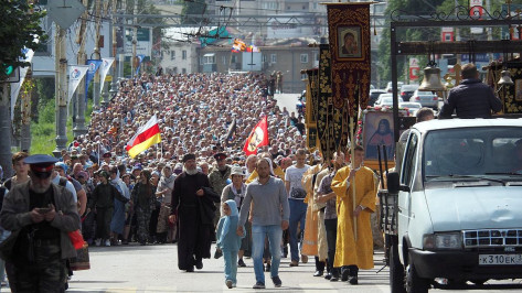 Более 1 тыс человек присоединились в Воронеже к Митрофано-Тихоновскому крестному ходу