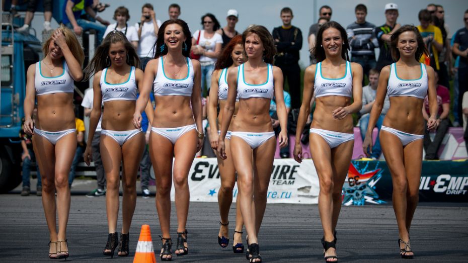 В Воронеже пройдет выставка гоночных автомобилей и конкурс красоты «Мисс Бикини»