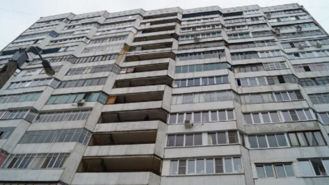 В Воронеже подросток упал с крыши 16-этажного дома