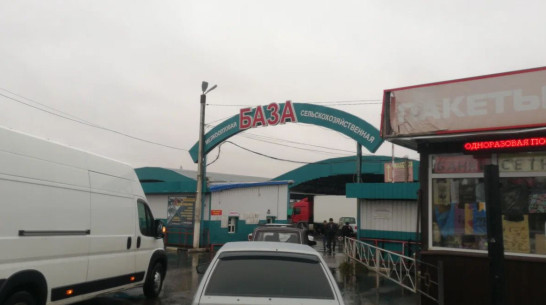 На скандальном воронежском рынке предпринимателя оштрафовали на 1,3 млн рублей за незаконных мигрантов