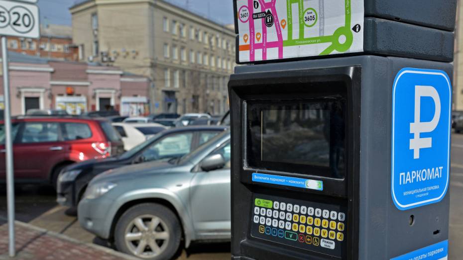 Воронежским автомобилистам напомнили, где можно бесплатно припарковаться на час