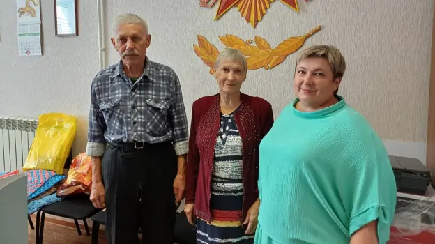 В Хохле супругов-пенсионеров поблагодарили за помощь участникам СВО