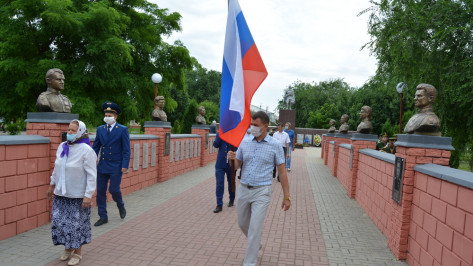 В Богучаре в парке установили 8 бюстов земляков – Героев Советского Союза