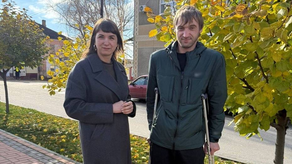 В Острогожском районе соцкоординатор помогла ветерану СВО оформить документы