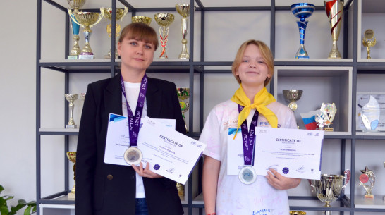 Работу рамонских лицеистов отметили в числе лучших на международной выставке в Абу-Даби