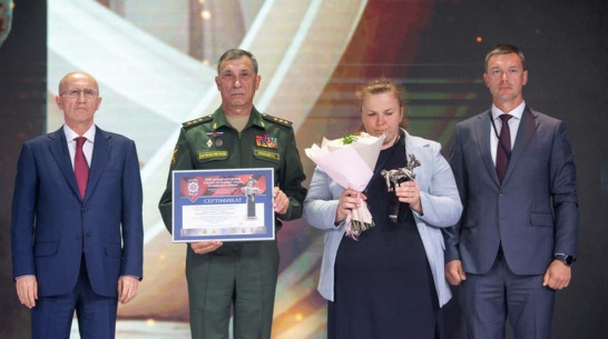 Семья участника СВО из Богучара Воронежской области получила автомобиль