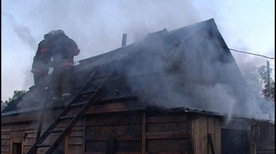 В Новохоперском районе сгорела баня