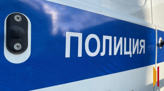 В Воронеже под колесами КамАЗа оказался 45-летний мужчина