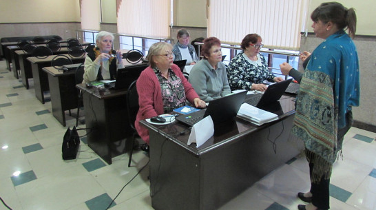 Бобровская библиотека пригласила на бесплатные компьютерные курсы