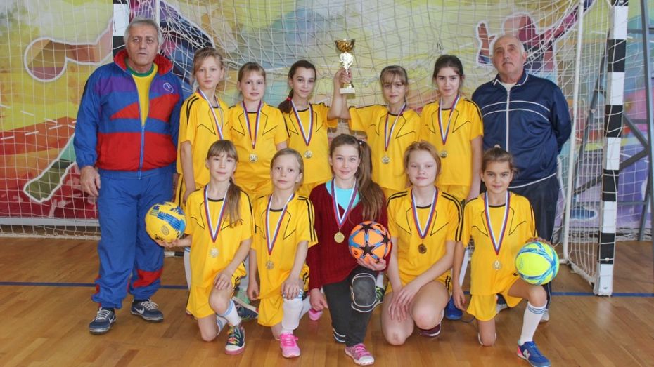 Футболистки из Терновского района победили на областных соревнованиях