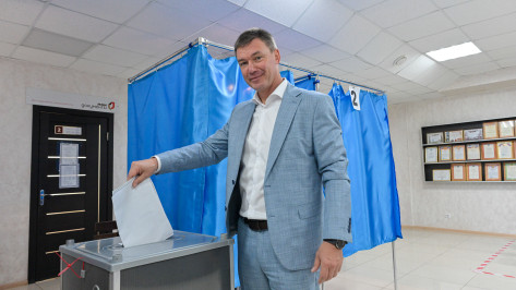 Заместитель губернатора Воронежской области Дмитрий Маслов присоединился к голосованию на выборах