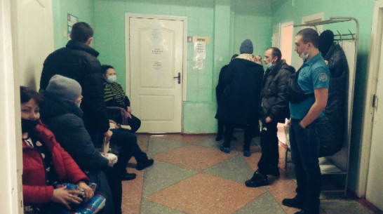 Врачи из Воронежа провели прием в больнице ЛНР