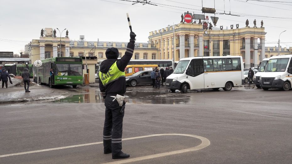 Воронежские инспекторы ГИБДД остановили водителя маршрутки без прав