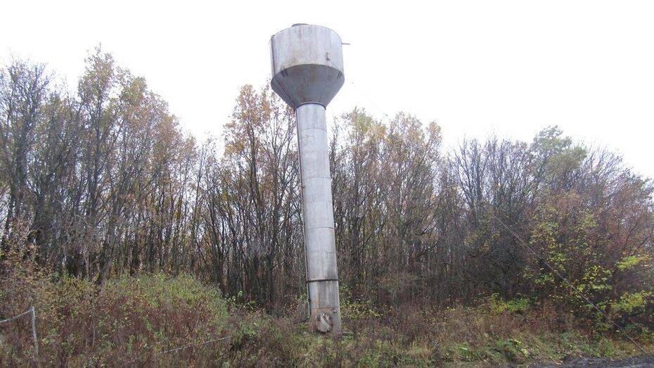 Житель Бобровского района распилил и сдал на металлолом водонапорную башню