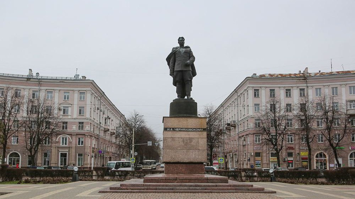 Памятник черняховскому в воронеже фото