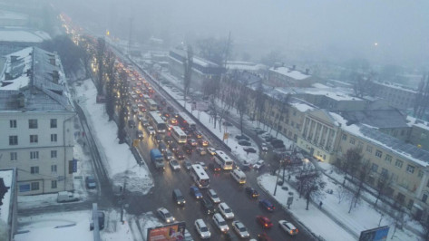 Пробки в Воронеже вечером 27 марта достигли 10 баллов
