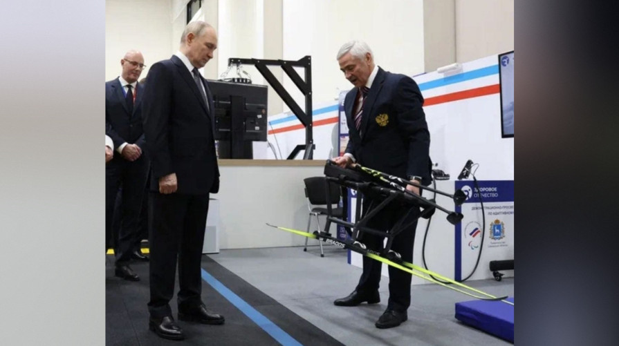 Президенту Владимиру Путину показали сделанные в Воронеже сани для паралимпийцев
