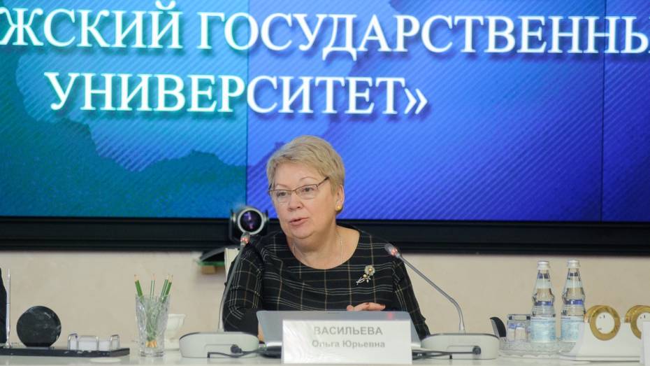 В Воронеже министр образования России назвала недостаток школьных учебников