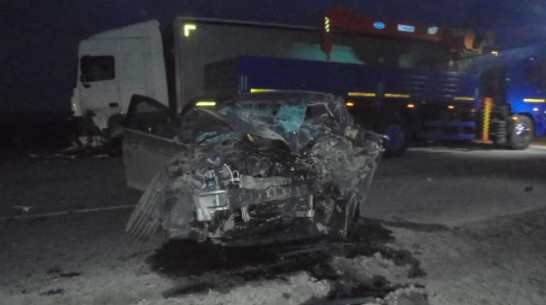 В Воронежской области на «встречке» столкнулись Ford Focus и фура: 2 погибших