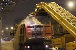Мэр попросил воронежцев не парковаться на дорогах из-за вывоза снега в ночь на 5 марта