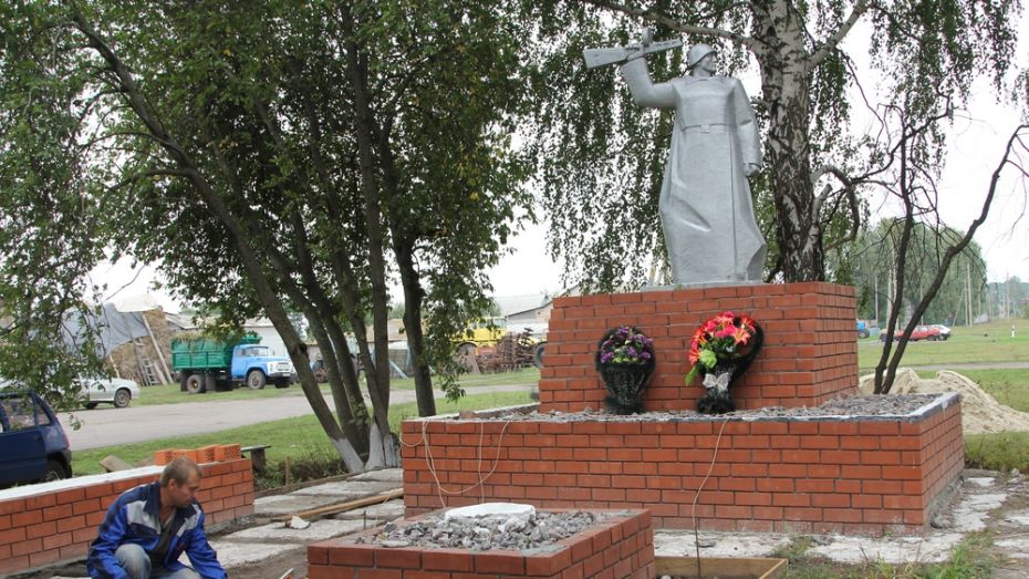 В новохоперском поселке впервые за 50 лет отремонтируют памятник погибшим в ВОВ землякам