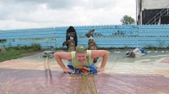 Воронежцы собирают деньги для семьи разбившегося парашютиста