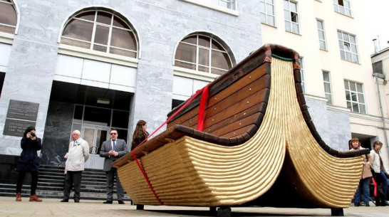 В Воронеже появилась скамейка-книга