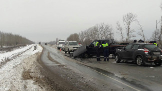 В массовом ДТП на выезде из Воронежа 3 человека погибли и 5 пострадали