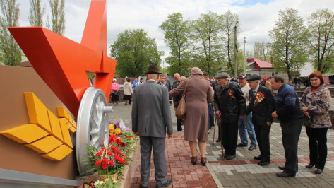 В Таловой открыли памятный знак железнодорожникам 