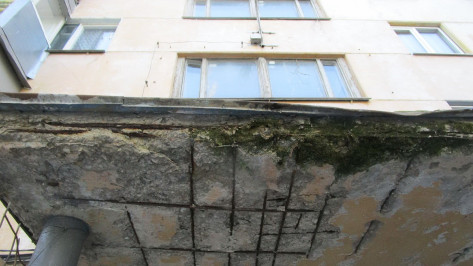 Жилищная инспекция заинтересовалась поросшей мхом пятиэтажкой в Воронеже