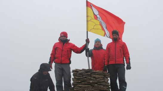 Полярная экспедиция подняла флаг Воронежской области над Шпицбергеном