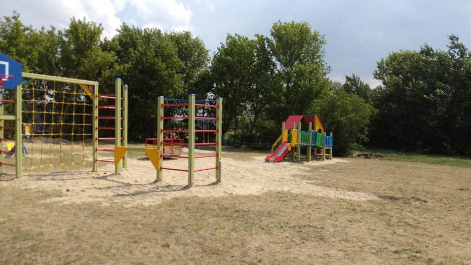 В петропавловском селе Фоменково впервые появилась детская площадка