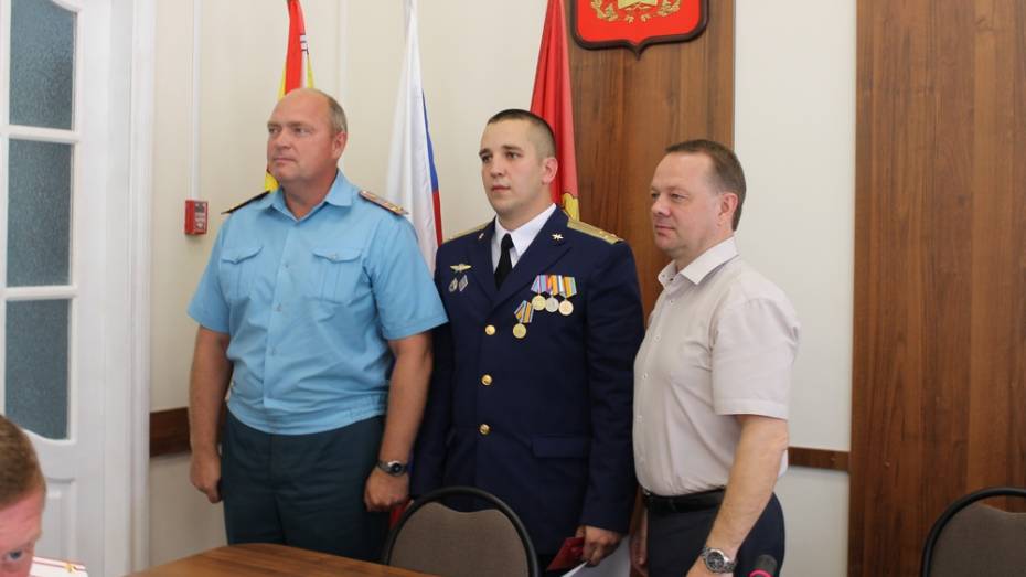Трое борисоглебцев получили медали за спасение тонущего парапланериста