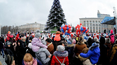 Для воронежцев впервые подготовили новогоднюю программу на площади Ленина до 1:00 