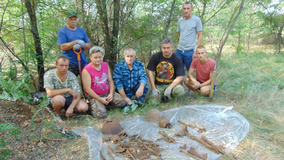 Останки 2 красноармейцев обнаружили поисковики в яру около богучарского села Терешково