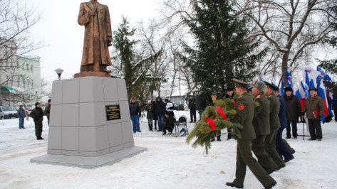 В Россоши установили памятник Герою Советского Союза 